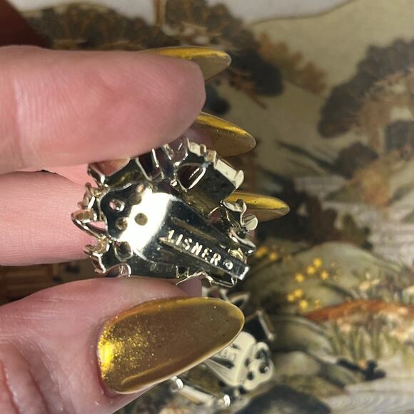 Vintage Lisner Silver Tone Green Rhinestone Clip Earrings - Picture 6 of 7